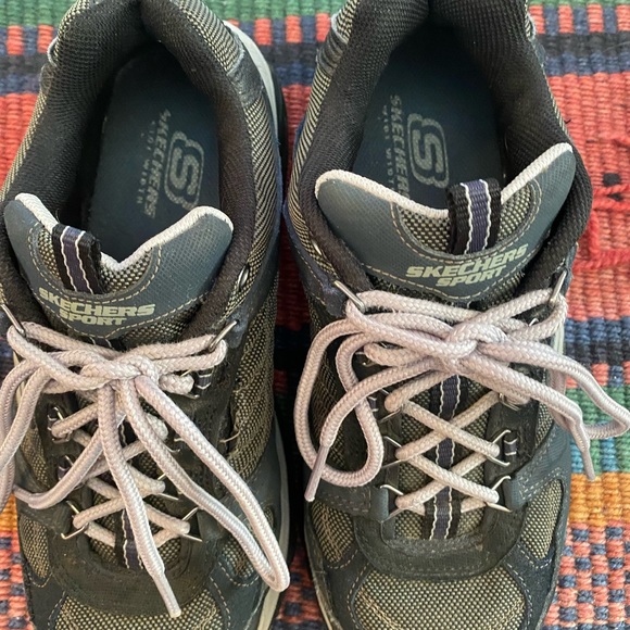 Sketchers sport sneakers - Picture 2 of 9